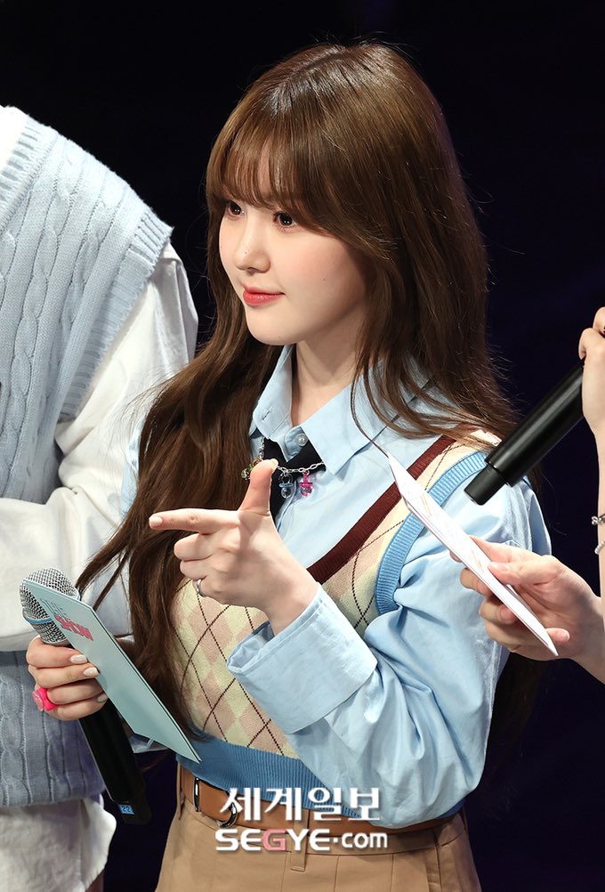 레빗 tweet media