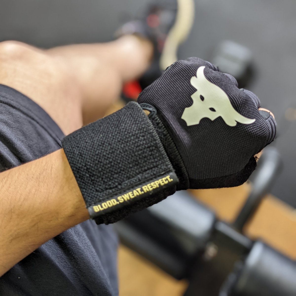 Blood. Sweat. Respect.
A visual reminder from <a href="/TheRock/">Dwayne Johnson</a> &amp; <a href="/UnderArmour/">Under Armour</a> in between my sets to keep going! I don't have an Iron Paradise but I have <a href="/CompoundNSG/">Compound Gym</a> 💪🏽🏋🏽‍♂️