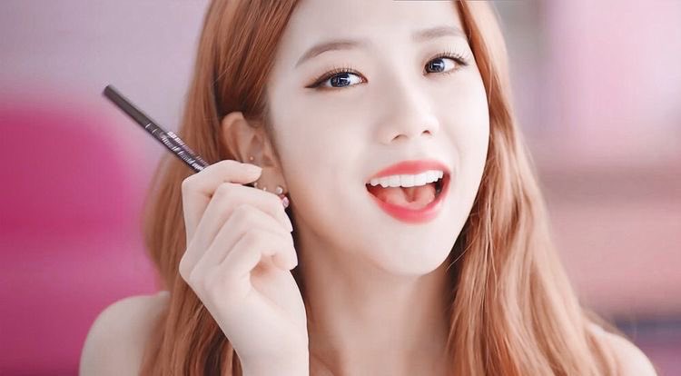 jichusworld's tweet image. thinking about jisoo’s ginger hair