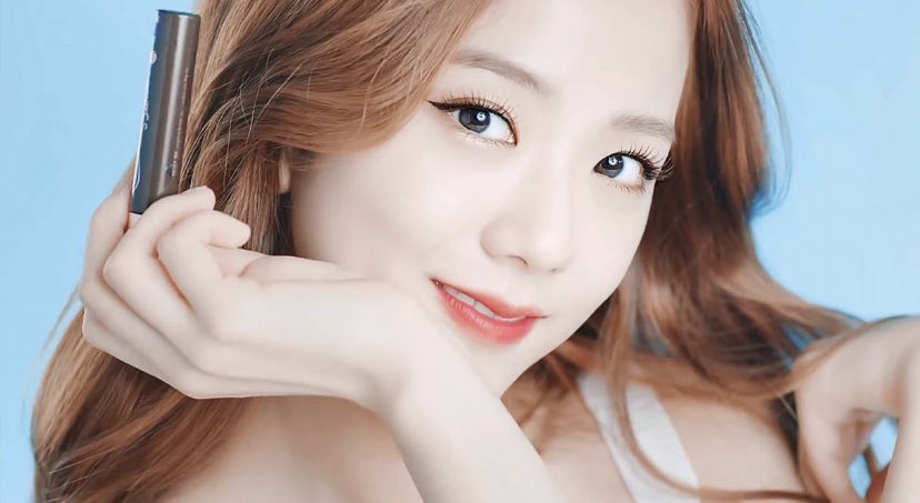 jichusworld's tweet image. thinking about jisoo’s ginger hair