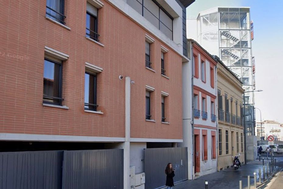 F3Occitanie's tweet photo. Toulouse : des élèves quittent un cours parce que leur prof leur fait écouter une chanson des Beatles https://t.co/XSbu3fssdo https://t.co/8h3hkIFjvR