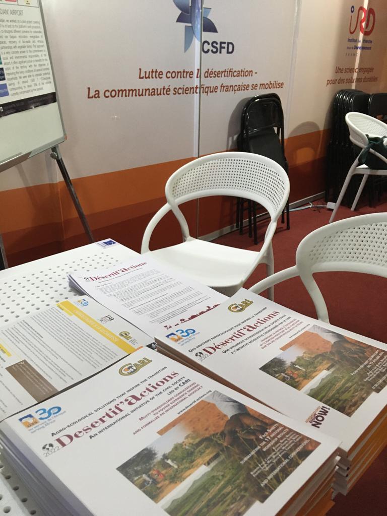 CARI (@cari_ong) on Twitter photo Les versions imprimées de nos fiches sur l'#agroécologie élaborées avec l'<a href="/OSS_Comms/">OSS</a>, disponibles sur le stand commun avec <a href="/csfd_fr/">CSFD Désertification</a> & <a href="/ird_fr/">IRD.fr</a> à l'#UNCCDCOP15
cariassociation.org/Actualites/Des…
#désertification #biodiversité #OneHealth #sécheresse #sécuritéalimentaire #GénérationRestauration Les versions imprimées de nos fiches sur l'#agroécologie élaborées avec l'<a href="/OSS_Comms/">OSS</a>, disponibles sur le stand commun avec <a href="/csfd_fr/">CSFD Désertification</a> & <a href="/ird_fr/">IRD.fr</a> à l'#UNCCDCOP15
cariassociation.org/Actualites/Des…
#désertification #biodiversité #OneHealth #sécheresse #sécuritéalimentaire #GénérationRestauration