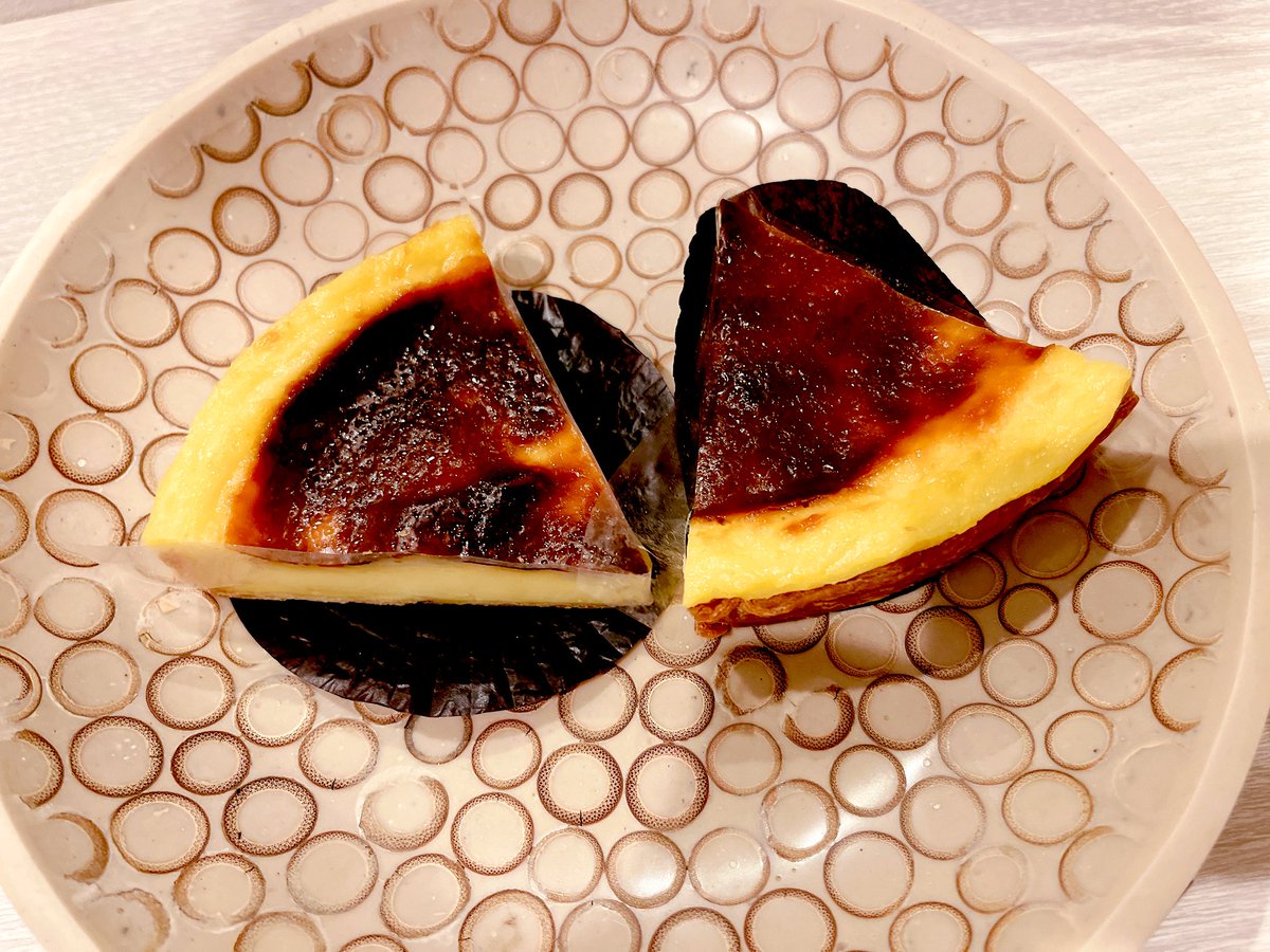 PMKebisu's tweet photo. 本日お客様にケーキをいただきました🥰💕カスタードが入った濃厚なバスクチーズケーキでとても美味しかったです🥺ありがとうございます😊💓
#チーズケーキ #今日のおやつ #チーズ好き #ケーキ #恵比寿 #洋菓子 #cake #chesecake #ルグルニエアパン https://t.co/67dybceAOL