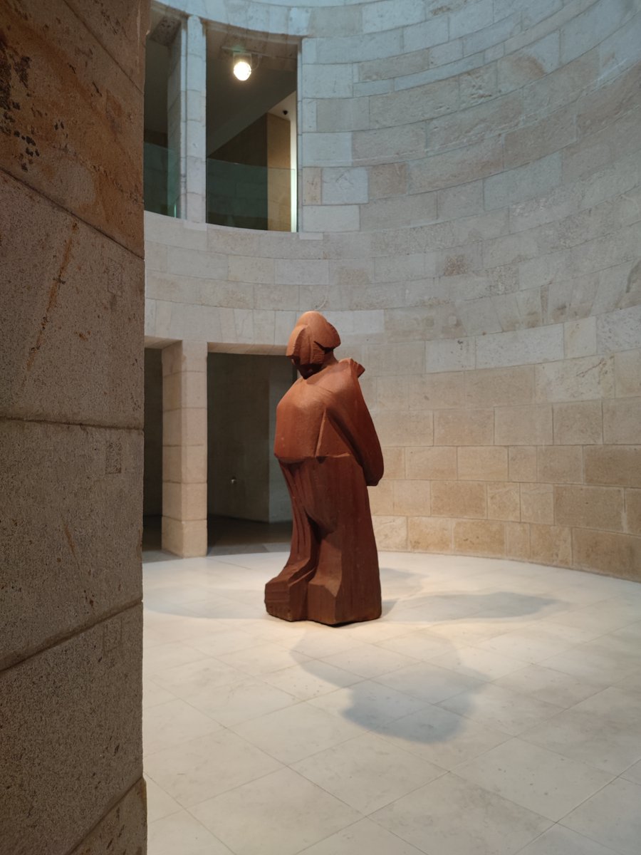 Carlossl77's tweet photo. Francisco Leiro. O Antropomórfico, no
@MARCOVigo3 #escultura #artecontemporanea https://t.co/2n6fgchqPH
