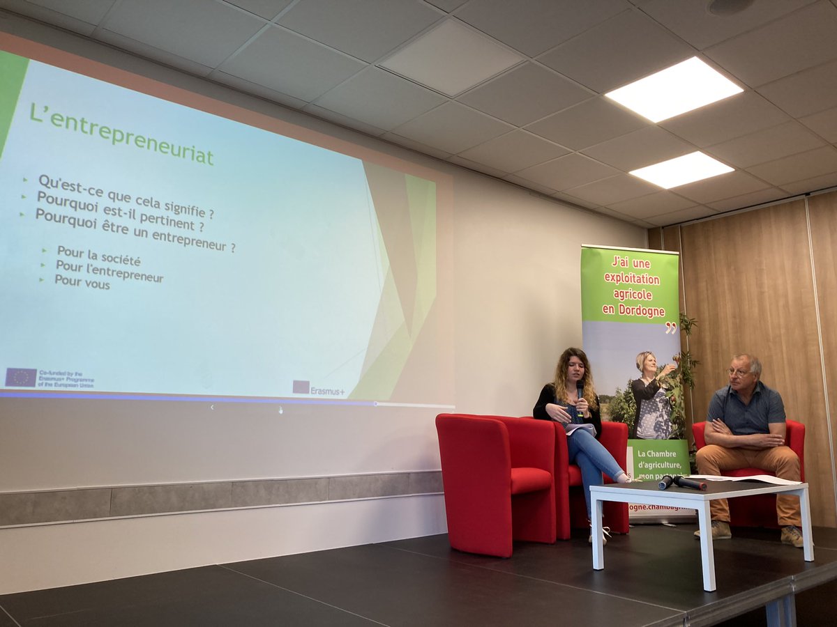RuralFemmes's tweet photo. Les modules de #formation intégrés dans le projet #RuralFemmes (@EUErasmusPlus) ont été adaptés à chaque pays partenaires car les parcours à l’installation sont différents d’un pays à l’autre 💭 Chloé FAGUE @Chambagri24 https://t.co/lZg0dkoBgJ