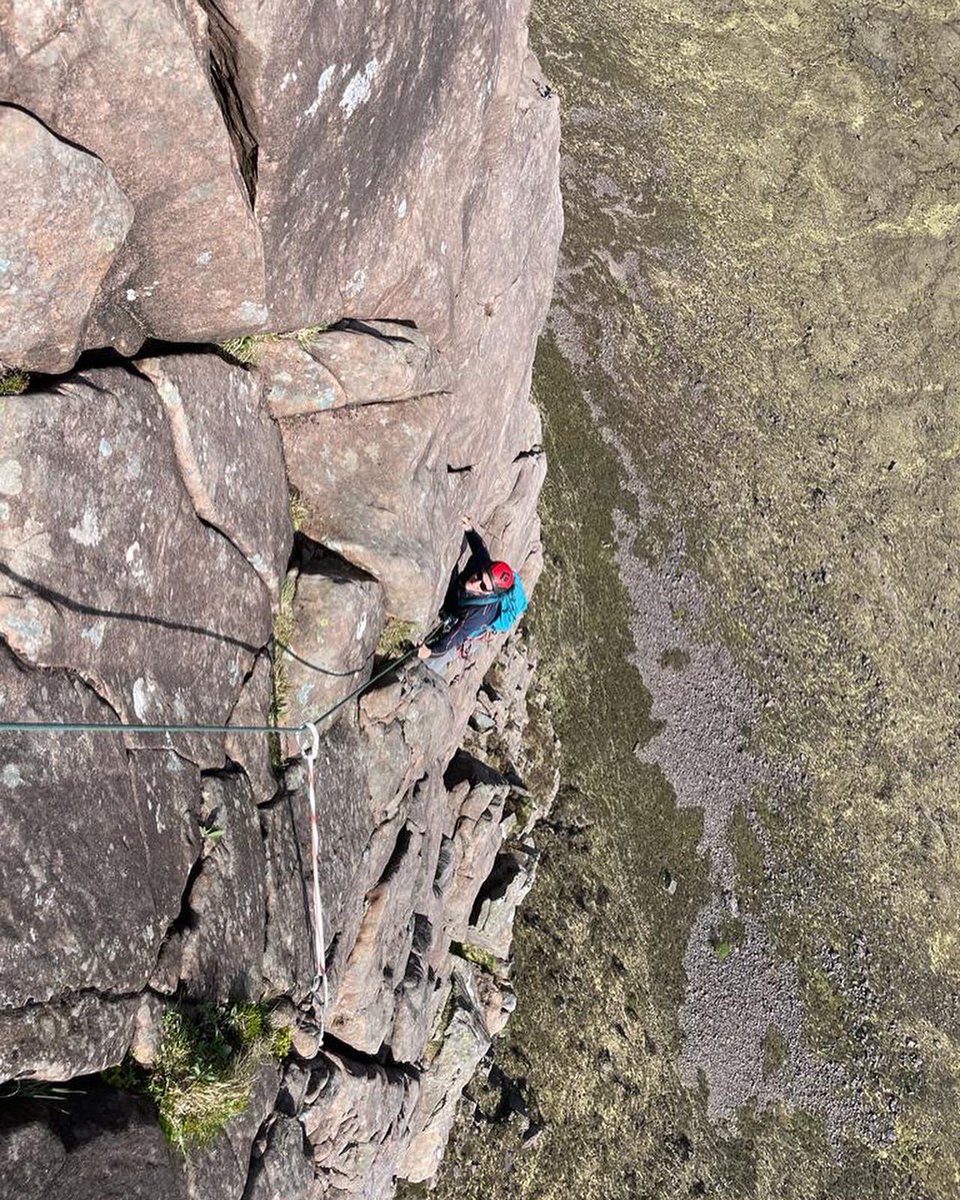 AndyCla12350163's tweet photo. Ongoing training for Eiger in NW Highlands with @High_Mt_Guides Mike Brownlow. Climbing on Cioch Nose first climbed inn1960 by Patey and Bonnington. 6 pitches of steep but good climbing with an interesting traverse of the ridge afterwards.. https://t.co/586hmGYPwS
