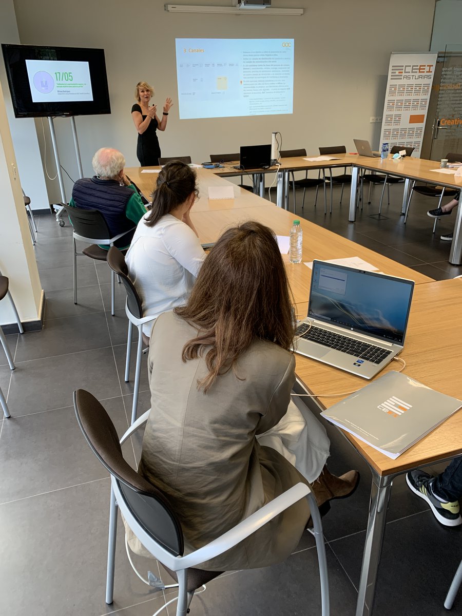 ceeiasturias's tweet photo. Esta mañana en #CEEIAsturias, nueva sesión 🗣 #BIOCEEI 🌱👩‍🔬: “Validación de la oportunidad de negocio y del mercado objetivo como punto de partida” con Miriam Rodríguez, Global CEO &amp; Socia Directora en GOC - Health Consulting.

ℹ👉 https://t.co/guC5d12PbT https://t.co/e6TUEdUown