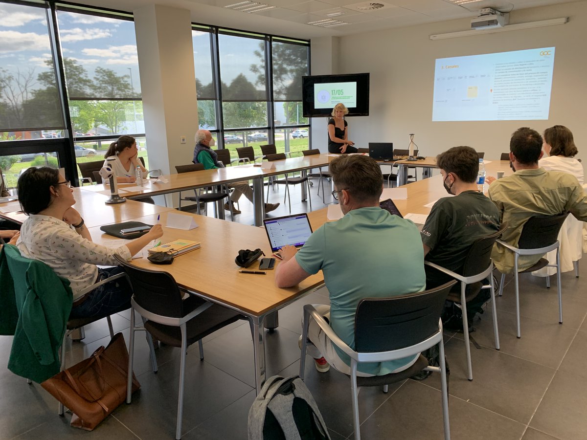 ceeiasturias's tweet photo. Esta mañana en #CEEIAsturias, nueva sesión 🗣 #BIOCEEI 🌱👩‍🔬: “Validación de la oportunidad de negocio y del mercado objetivo como punto de partida” con Miriam Rodríguez, Global CEO &amp; Socia Directora en GOC - Health Consulting.

ℹ👉 https://t.co/guC5d12PbT https://t.co/e6TUEdUown