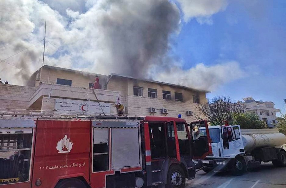 SYRedCrescent's tweet photo. A #fire broke out in the building of our branch in #Hama #Syria is confined to material loss without causalities 

On Tuesday morning, blazes breakout, due to a faulty wire (short circuit), the building of @SYRedCrescent branch in Hama. https://t.co/s4zVTX068t