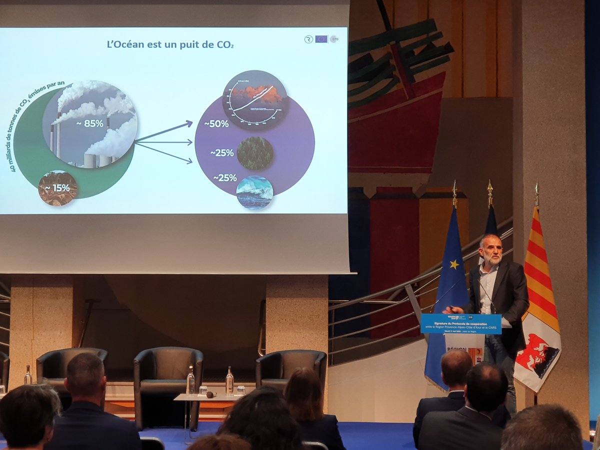 CNRS_COTEDAZUR's tweet photo. [#JMEurope] Présentation du projet européen  « Des robots pour comprendre le rôle du plancton dans le cycle du carbone » par @HClaustre directeur de recherche @CNRS au @LovLabo @INSU_CNRS @Sorbonne_Univ_ 🌊 https://t.co/UWHlalWdQJ