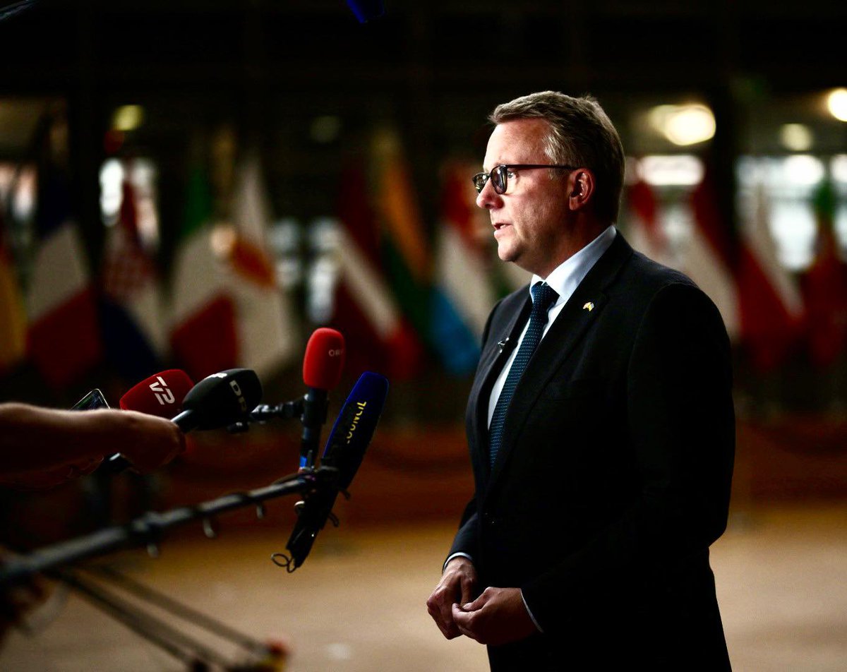 DKinEU's tweet photo. On 1 June, 🇩🇰 will vote on the defence opt-out.

Ahead of today's 🇪🇺 #FACDefence, 🇩🇰 Minister of Defence @mfMorten emphasised the consequences of the opt-out. He pointed out that the opt-out prevents Denmark from participating on important defence areas.

#eudk #StandWithUkraine https://t.co/uRI0qTWQLU