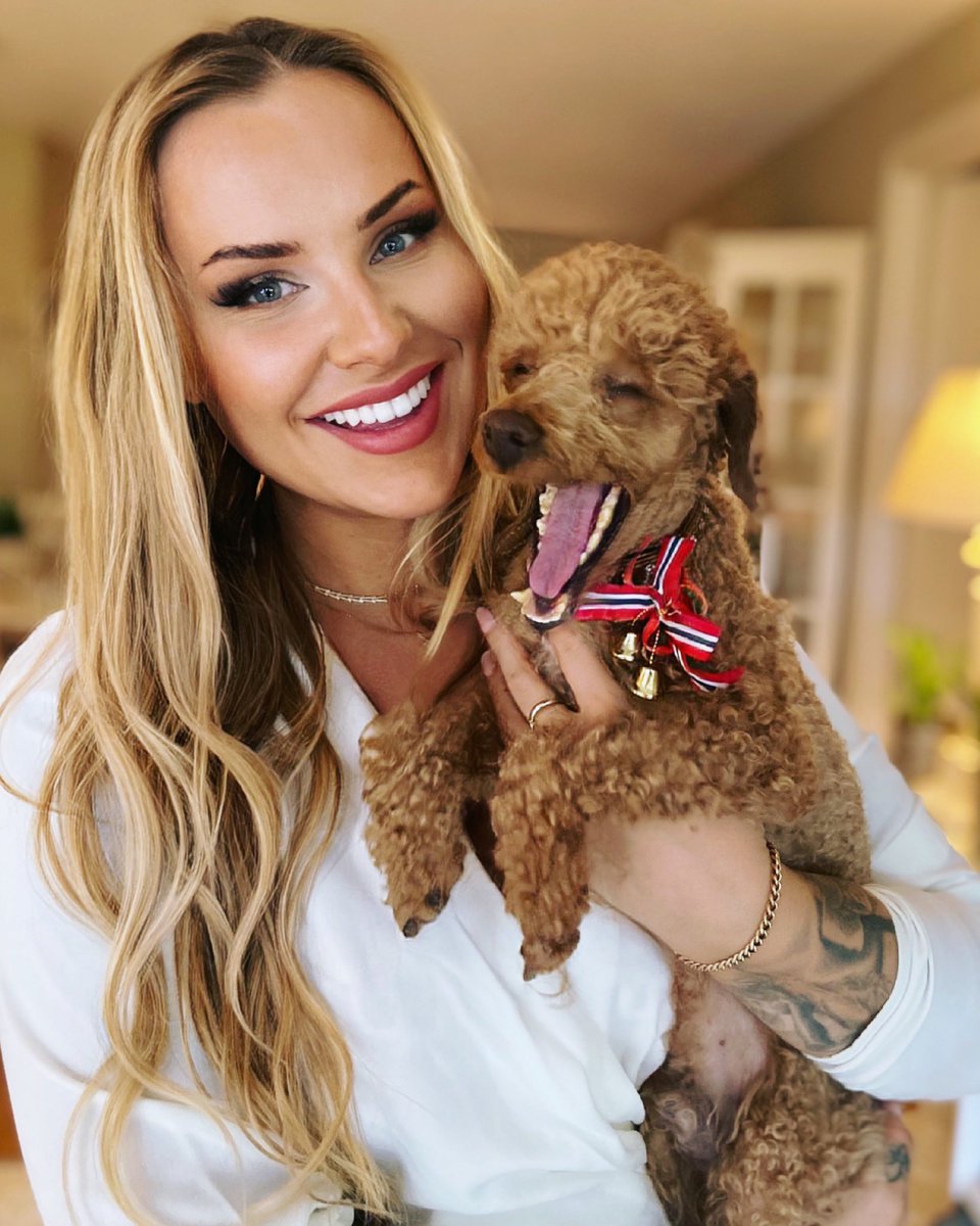 LineTheValkyrie's tweet photo. Happy Norwegian National Day from me and my son!🇳🇴🇳🇴🇳🇴
#17mai #hipphipphurra #Norway #Norge #tronbies #mombies https://t.co/xbaTeQuuAn