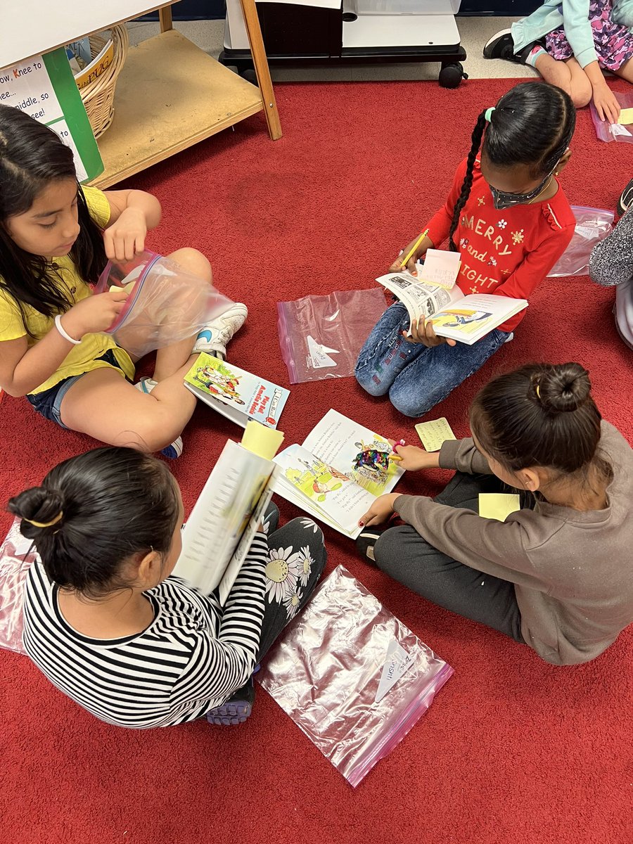 MsWilson_FHES's tweet photo. Book clubs have begun! 📚 ✏️ #fhhighlights https://t.co/WsszLXAtEV