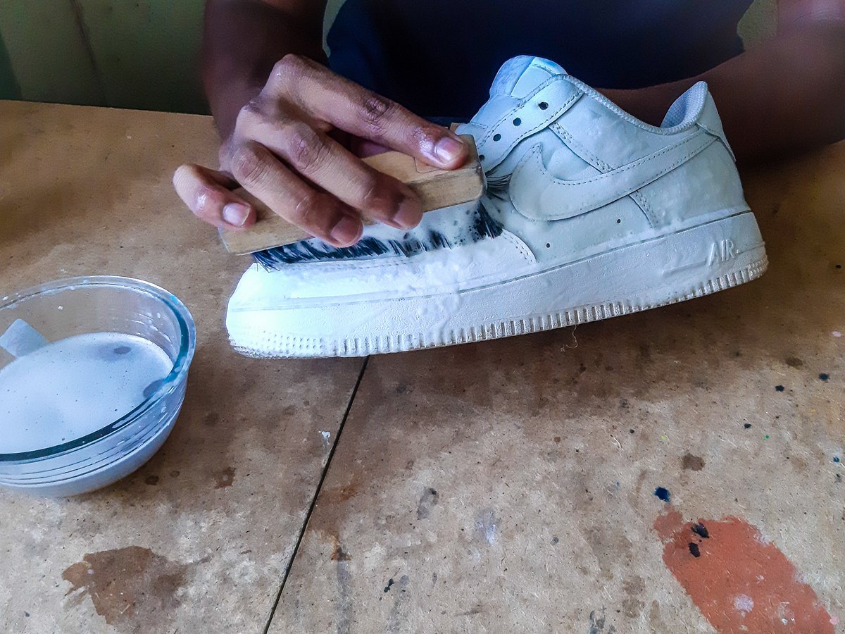 bespokesneakers's tweet photo. Get your sneakers cleaned with us Today! From only R90 plus free pickup and delivery 
Just DM or email us at bespokeinfo101@gmail.com https://t.co/3pWOG65dy4
