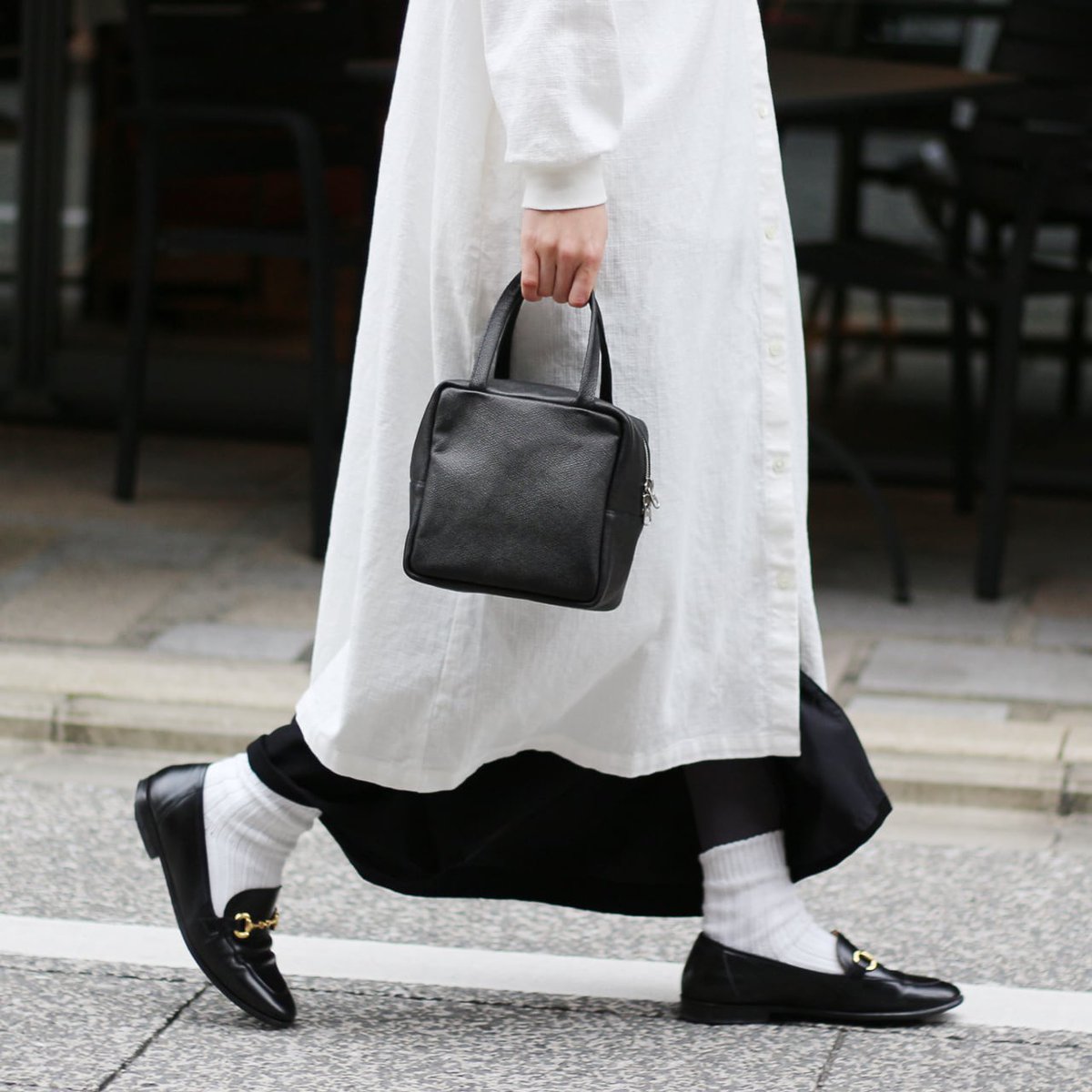 angers_kyoto's tweet photo. 上質な素材を生かした鞄作りで人気の #MORMYRUS(#モルミルス)よりアンジェ別注素材シリーズの「cubu tote(キューブトート)」「2way pochette(2ウェイポシェット)」が登場!細かな型押しを施すことにより汚れやしわが目立ちにくいので毎日でも使っていただきたい仕上がりです。https://t.co/CLgSstsbie https://t.co/2h384TfQzl