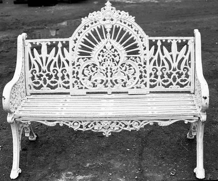 There’s something wonderful about a peacock bench, heavy, solid &amp; delicate, think I’ll park myself on one for lunch today
#coalbrookedale #gardenbench #gardenbenches #antiquebench #wexfordpierce #peacockbench