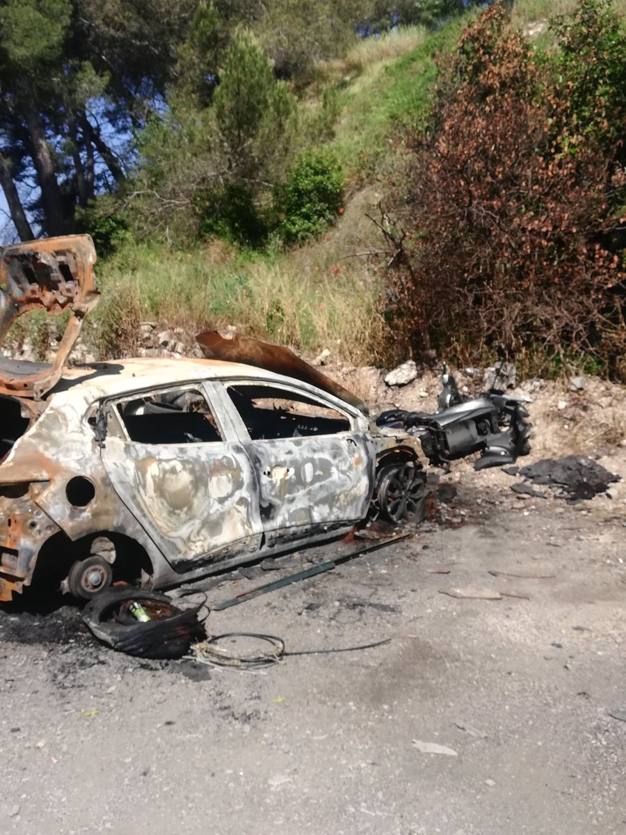 ChaumonSylvie's tweet photo. Allo ? #BenoitPayan, #cjuste #metopole... Le parking jouxtant le 355 bvd du redon 13009 /église Don Bosco est devenu une décharge à ciel ouvert 😱😬!
Vous comptez agir ? https://t.co/N5hco9zF8p