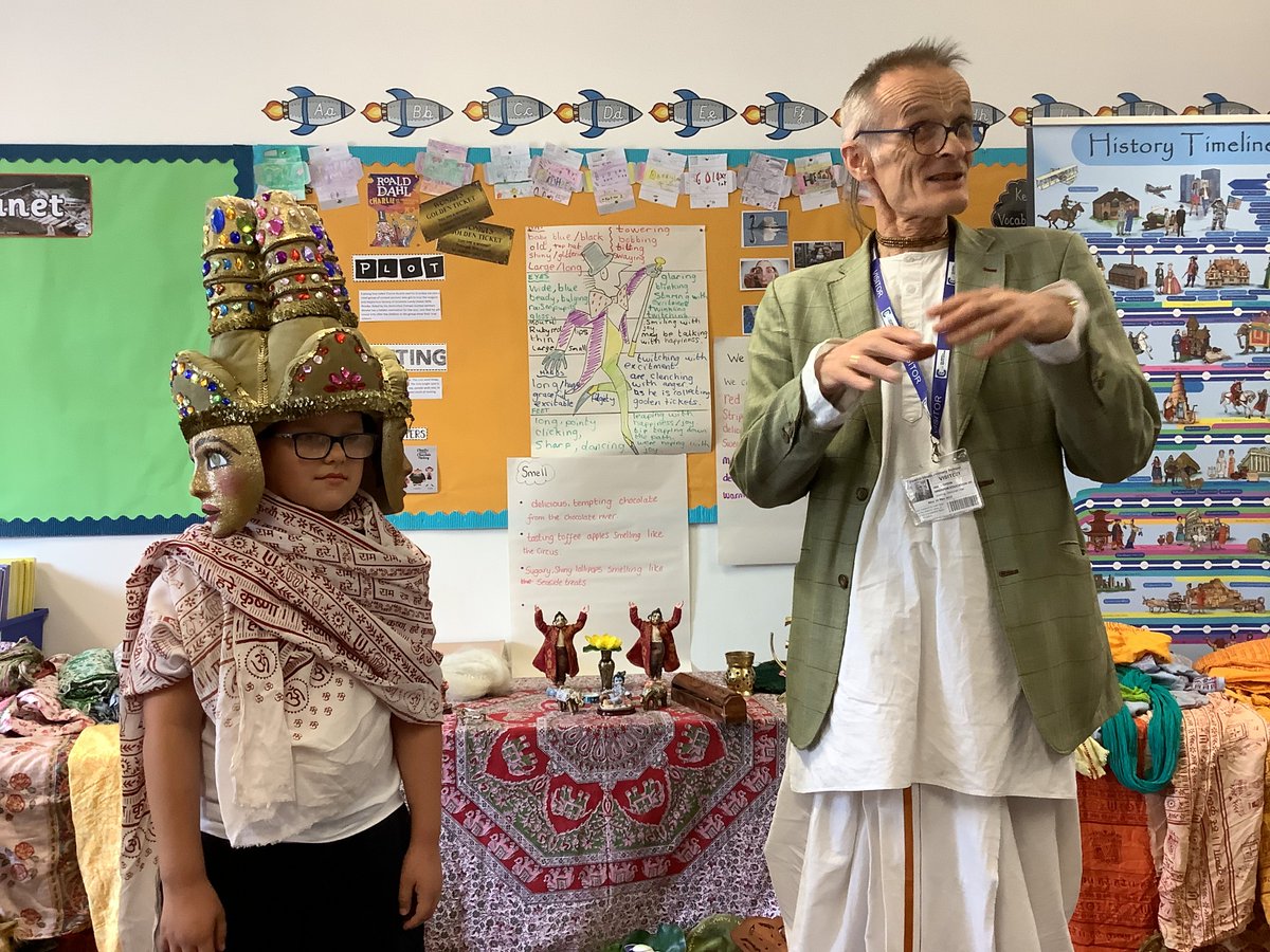ColeshillHeath's tweet photo. Yesterday, Year 3 were immersed in a wonderful learning experience about #Hinduism.
#participation #respect #tolerance #CHSRocks
@cathiewhiting1 @nfowles5 https://t.co/0OVpEFGaaA