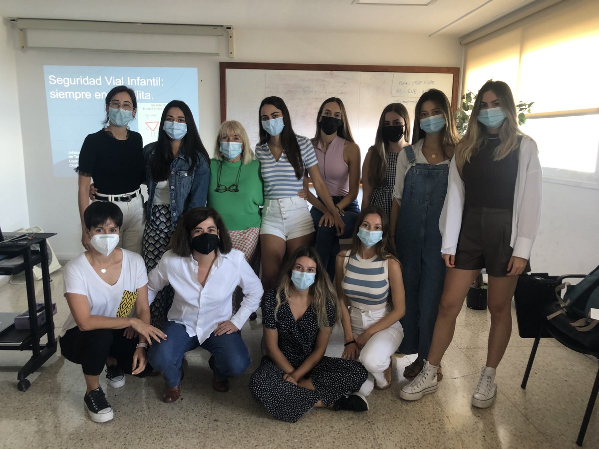 Gracias 👏👏  a la Unidad Docente de Matronas de la isla de #Tenerife, <a href="/SanidadGobCan/">Sanidad Gobcan</a>, por permitirnos informar a sus futuras profesionales sobre la importancia de su implicación en la #SeguridadVial infantil dentro del automóvil.

Los 👶👶, mejor #ProtegidosYSeguros