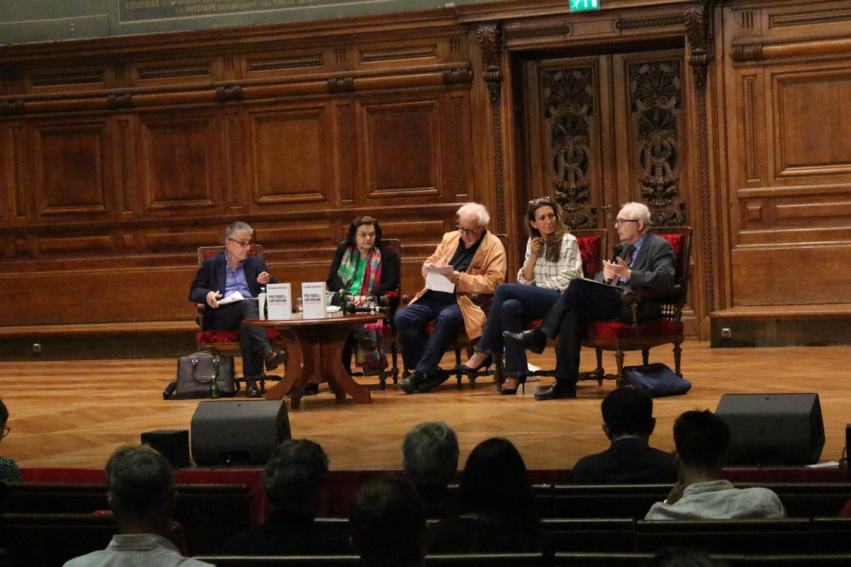 RamondPierre's tweet photo. Le dernier panel du colloque du @Grand_Continent à la Sorbonne essaye de comprendre ce que signifie le retour de la guerre pour nos sociétés européennes, avec Étienne Balibar, @ACCoudray, @E_Roudinesco, et Georges-Henri Soutou, modéré par @MarcSemo. https://t.co/4Te9lJncqR
