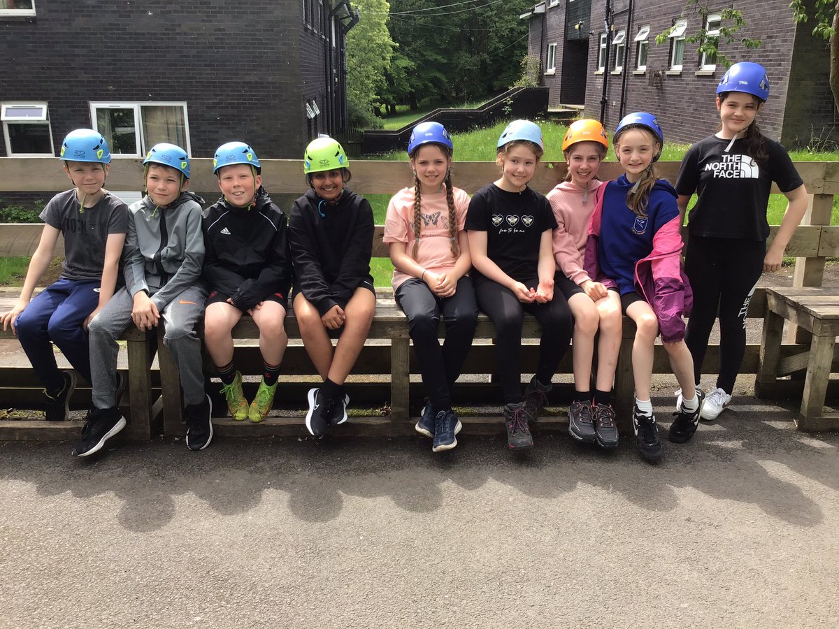 CrontonY6's tweet photo. Great teamwork and communication skills shown at the crate challenge. @CrontonY6 @crontonceschool @RealRobinwood @LDSTEducation https://t.co/5ekOklAzEf