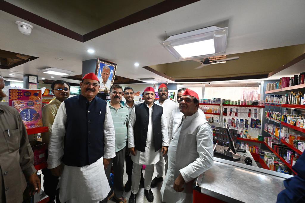 yadavakhilesh's tweet photo. आज आज़मगढ़ में। https://t.co/zBcvm5owbb