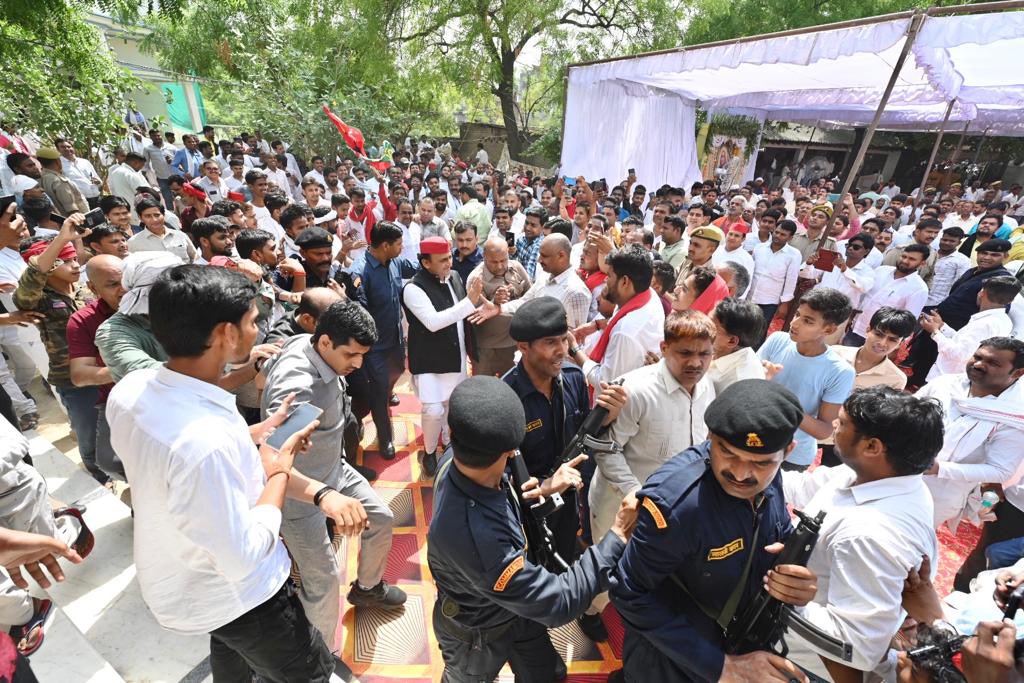 yadavakhilesh's tweet photo. आज आज़मगढ़ में। https://t.co/zBcvm5owbb