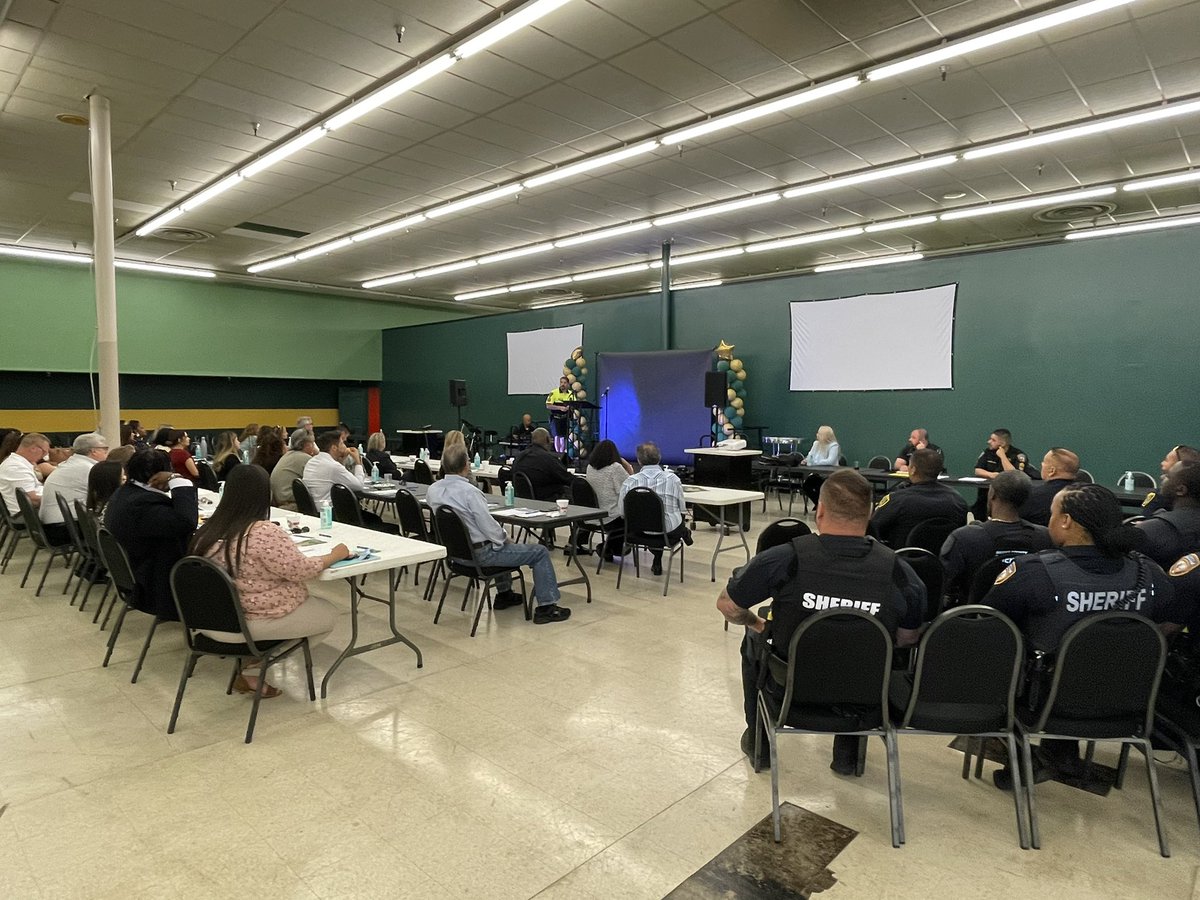 Our Homeless Outreach Team is sharing information today <a href="/NHDistrict/">North Houston District</a> Public Safety Meeting. Thanks for the invite! Houstoncit.org