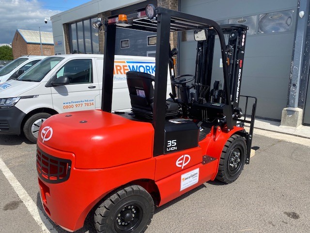 FireworksLtd's tweet photo. Last week we took delivery of our new, all electric fork lift truck. 

We would like to thank Jeremy Reeve at @AcclaimHandling for their great customer service throughout. It's very much appreciated 😁

#vehicles #fleet #forklift #fireworks #greener #environmentallyfriendly https://t.co/yTlo3z7DP3