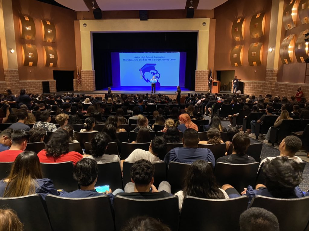 Getting our seniors ready to GRADUATE! Let’s go c/o 2022! 🎓