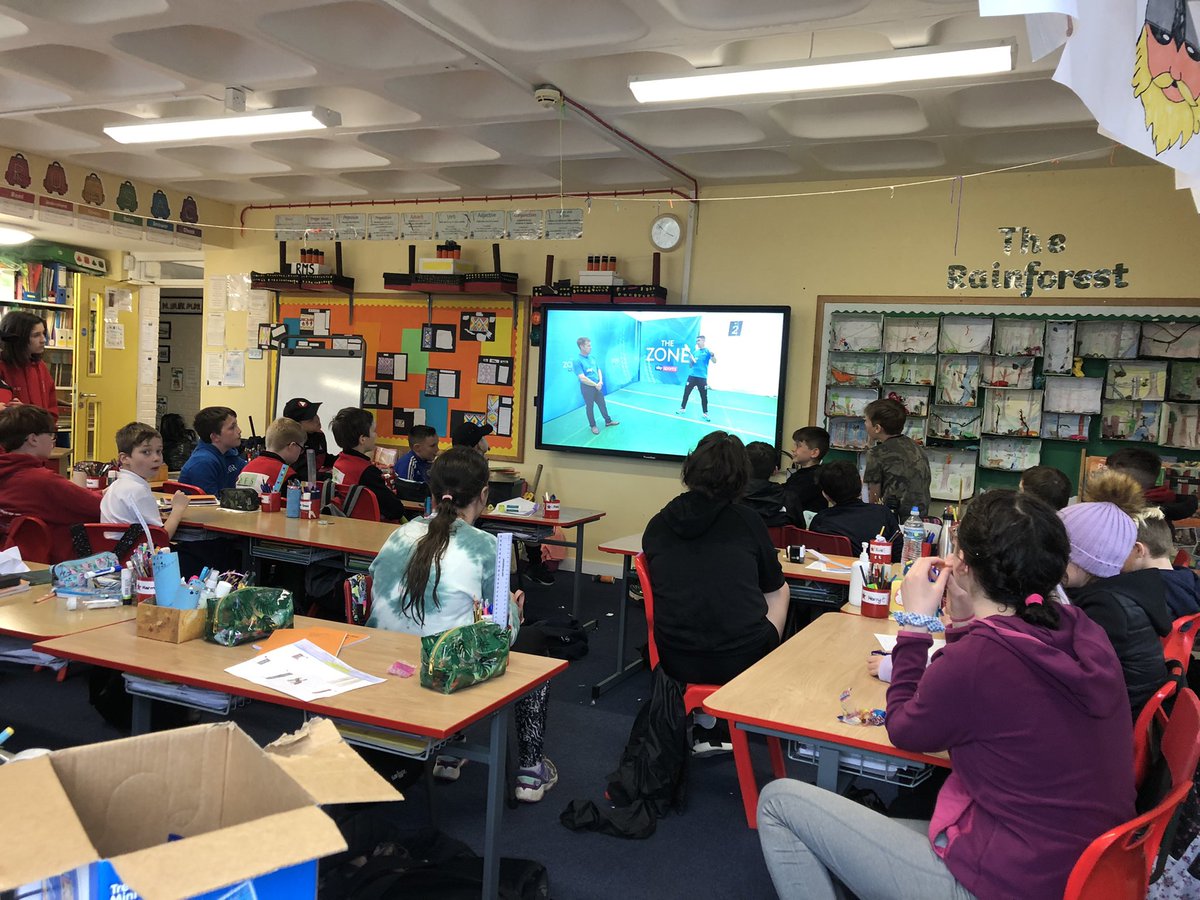 kodoherty1's tweet photo. After school cricket club rained off so time for a @KP24 @SkySports batting master class #headposition #kisstheball @drumachoseps https://t.co/SgX6XMN7lE