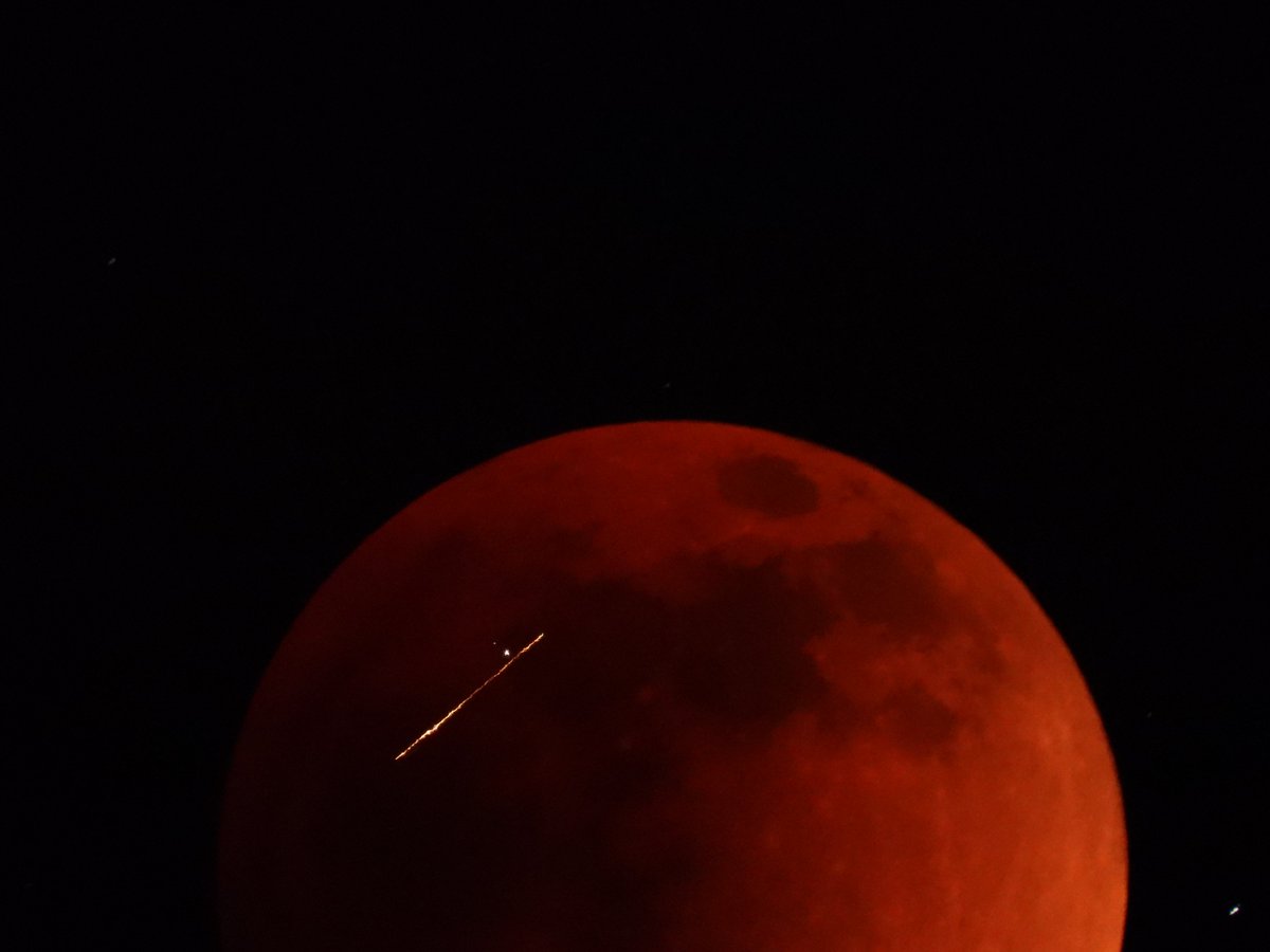 crrow777's tweet image. A sub shot this during the lunar eclipse - interesting movement of something.