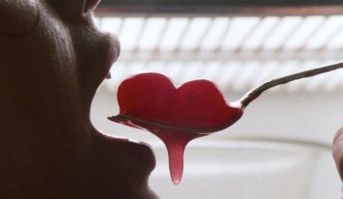 mixborghi's tweet photo. La scena #cult del sesso davanti al frigor! Ma poi chi avrà pulito? #rourke #basinger #80s https://t.co/8UG8zFj0iF