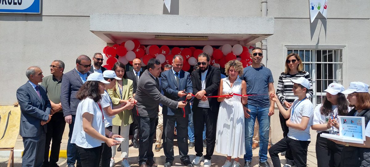 KucukcekmeceMeb's tweet photo. Hayriye Gök Ortaokulumuzun TÜBİTAK 4006 Bilim Fuarı açılışı; Şube Müdürlerimiz Cemil ÇİFTCİ, Faruk TOSUN ve Hüseyin BOZKURT'un katılımıyla gerçekleşti.@tcmeb @memleventyazici @muratgozudok1 https://t.co/eRSsGx7c5x
