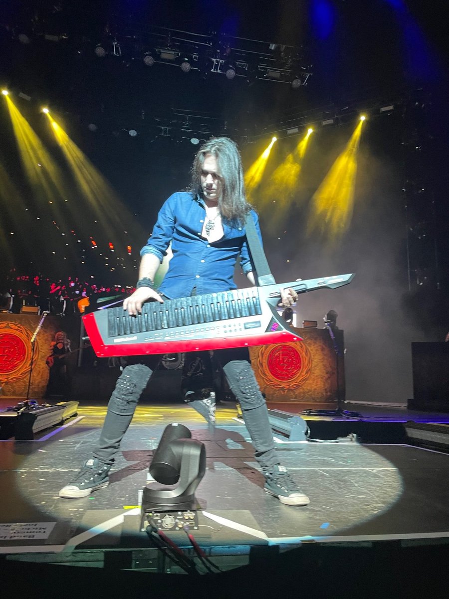 davidcoverdale's tweet photo. Dino…London…✨✨✨✨
Pic by Rev John Laundry https://t.co/CEp0vntQOP