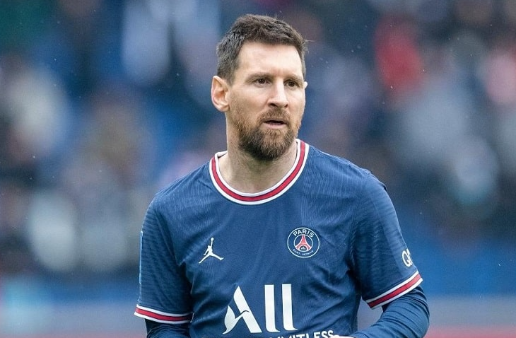 🔵🤑 PSG, bu sezon ürün satışlarında yüzde 40 artış elde etti. Satılan formaların yüzde 60'ının Lionel Messi'ye ait olduğu ve toplam gelirin 60 milyon Euro'ya ulaştığı ifade edildi.