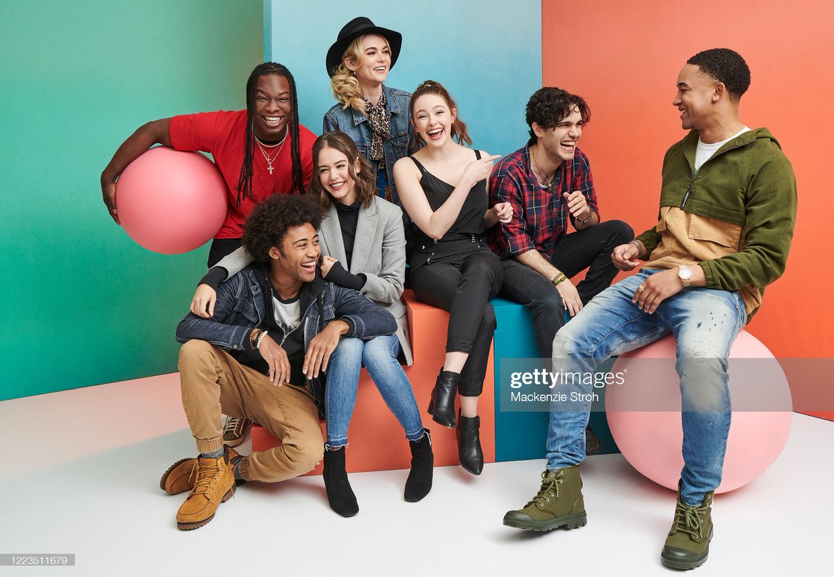 fallonslawyer's tweet photo. legacies, a show that has changed so many lives inspired us given us hope taught us lessons created friendships we love the show the characters this cast &amp; appreciate them and the crew so so much 💘👋 #SaveLegacies @netflix https://t.co/5Uo1CHe9GT