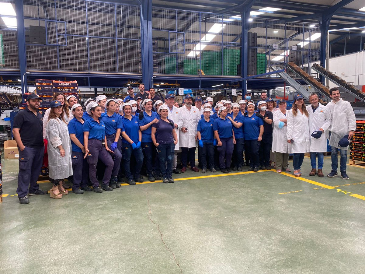 _JuanEspadas's tweet photo. En Lasarte SAT Écija he comprobado de primera mano la pujante agroindustria de nuestra tierra. Crea empleo, mayoritariamente femenino, ofrece un producto de máxima calidad y genera valor añadido que se queda aquí. Las administraciones deben tener un compromiso firme con el sector https://t.co/IrNXrMwpbj
