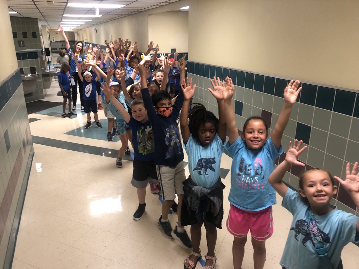 ⁦<a href="/BearCreekElem/">Bear Creek</a>⁩ #teambce BCE 1st! We are OFF to the Ft Worth Zoo!!