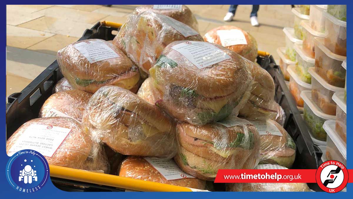 TimetoHelpUK's tweet photo. 🍔All sandwiches are freshly made with love by our volunteers for the homeless. Come and join us every Saturday in front of the Westminster Cathedral to distribute packed lunches to the rough sleepers.
#donatenow #charitywork #loveheals #homelessness #timetohelpuk https://t.co/qQQTynWRi2