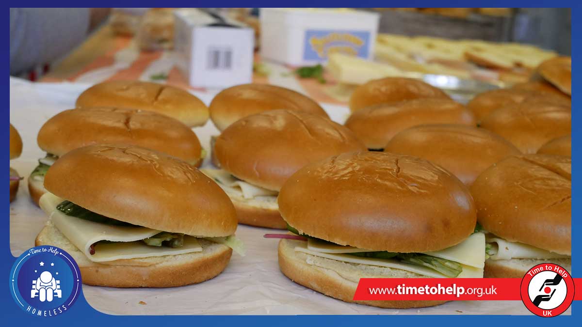 TimetoHelpUK's tweet photo. 🍔All sandwiches are freshly made with love by our volunteers for the homeless. Come and join us every Saturday in front of the Westminster Cathedral to distribute packed lunches to the rough sleepers.
#donatenow #charitywork #loveheals #homelessness #timetohelpuk https://t.co/qQQTynWRi2
