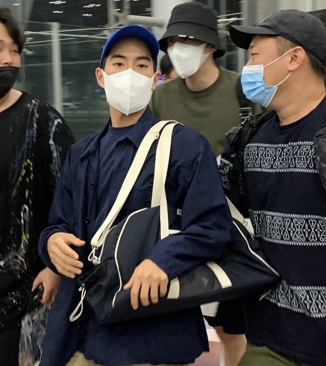 yoon_hyemia's tweet photo. taejoo and seonho cant even hide themselve 😭😭 our boxing boy and professional killer ✌🏻 https://t.co/sxTnBtaPca