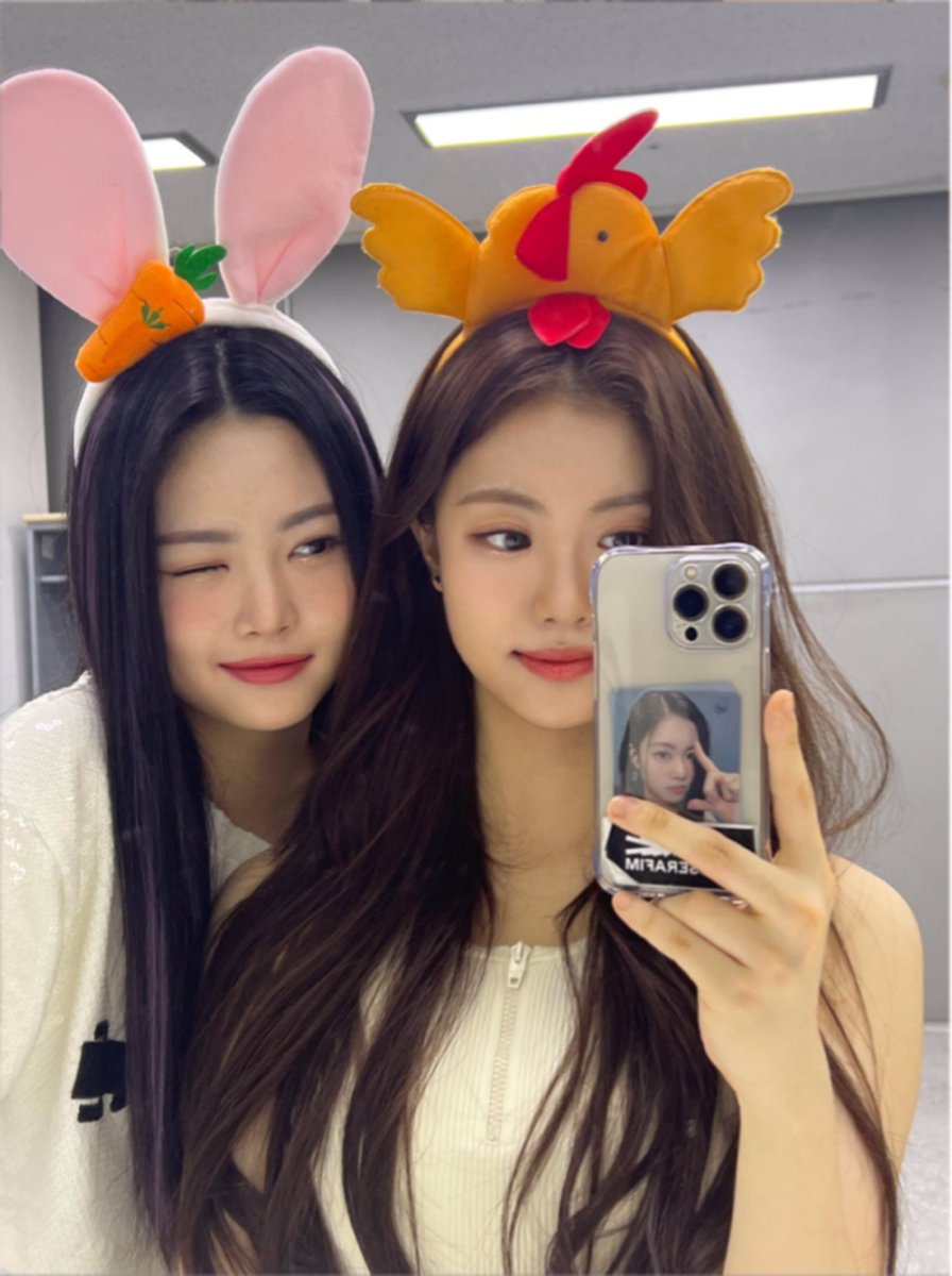 GARAMFEED's tweet photo. garam weverse update with eunchae
#LE_SSERAFIM #르세라핌
#KIMGARAM #김가람 https://t.co/4DQB5YZECB