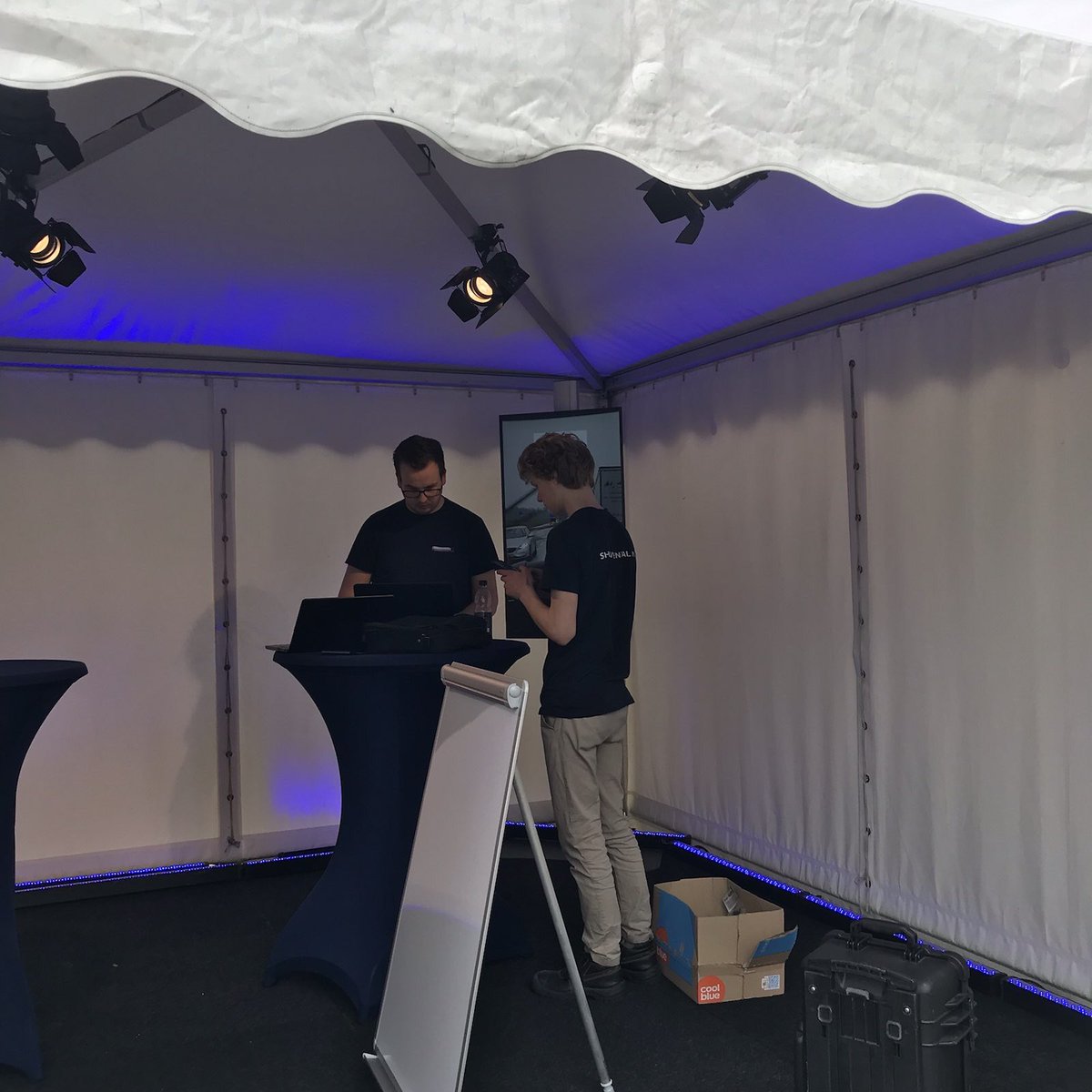 PDSRijopleiding's tweet photo. Druk bezig met opbouwen van onze stand op de vakbeurs @Exporic. 🔨 

Bezoek jij de stand van #pdsrijopleidingen op woensdag 18 en/of donderdag 19 mei? Doe dan meteen een gooi naar de titel ‘De beste #chauffeur van het event’. Tot morgen of overmorgen! 👋 https://t.co/EanAQ0o5fC