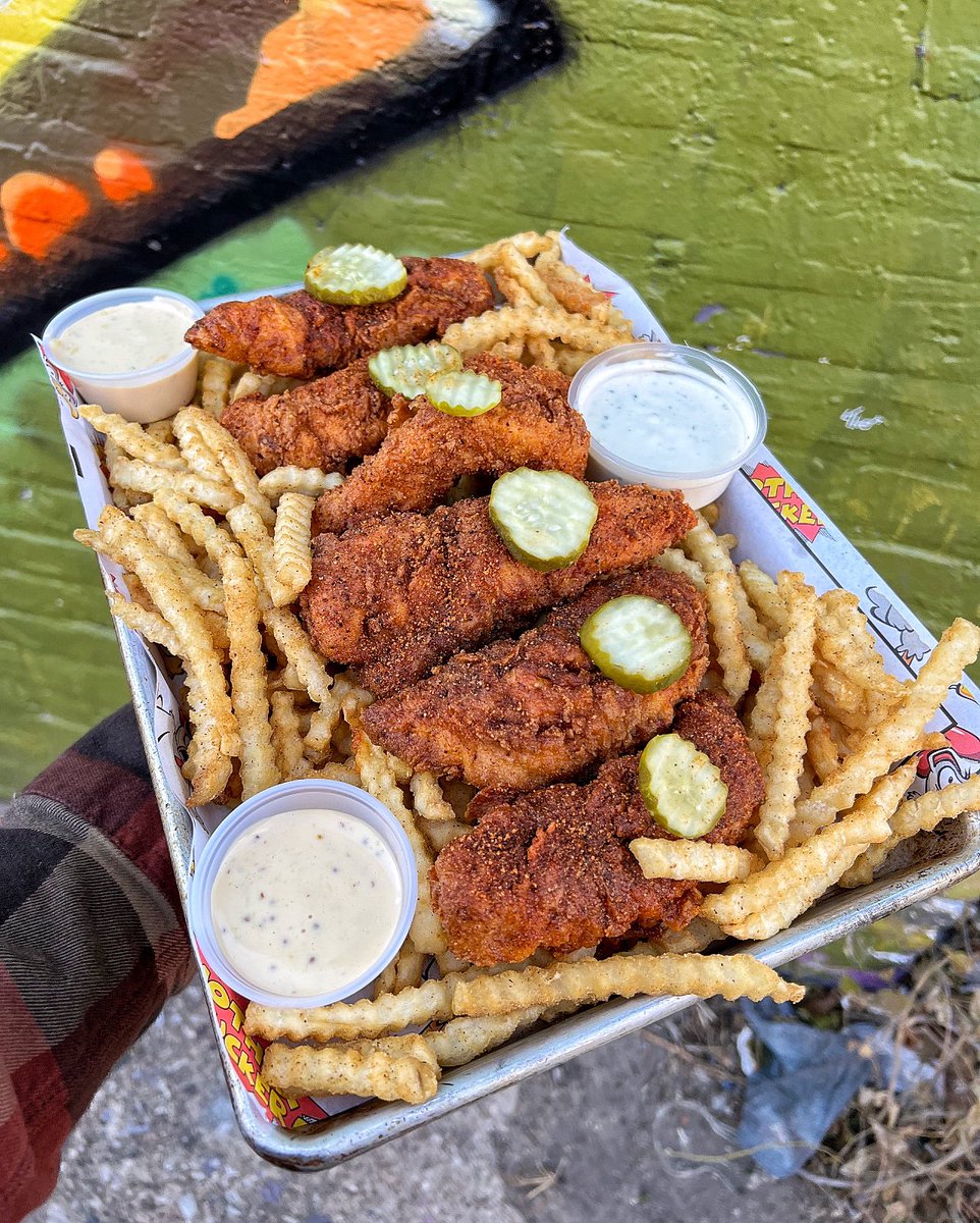 MotherCluckerKC's tweet photo. 🚨Giving away a “SQUAD PACK” of your choice!  All you have to do is👇

🔥 Follow us on twitter 
🔥 like retweet our post
🔥 Tag 3 or 4 friends you would crush the “SQUAD PACK” with!!! 
Giveaway ends Friday 5/20/2022 
#munchies🍗 LETS CLUCKIN GO!!!! https://t.co/qsaJsarCNe