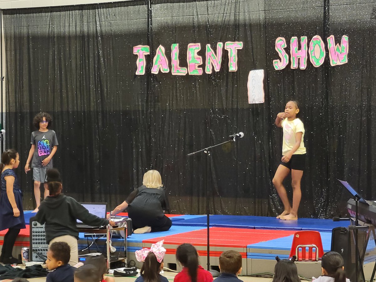CoolidgeCrocs's tweet photo. More from the 2022 Coolidge  Talent Show https://t.co/9EeVca3Z1E