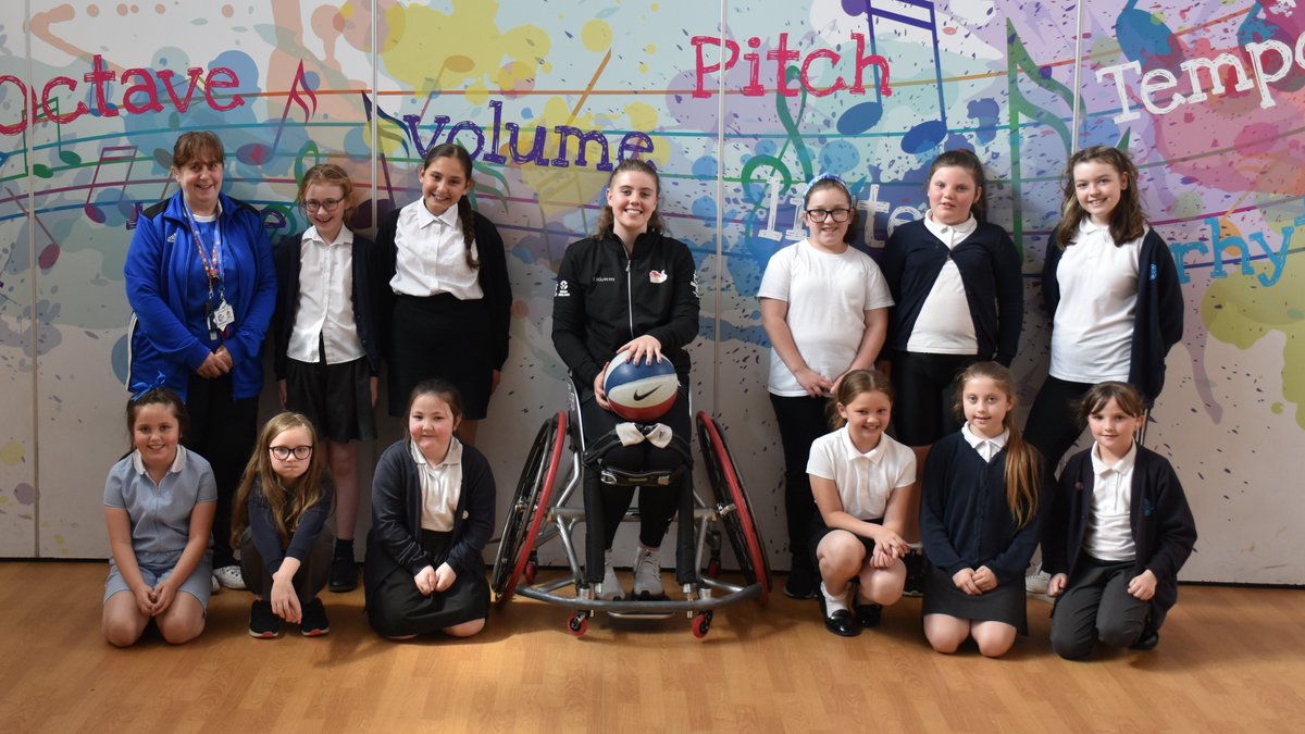 ColeshillHeath's tweet photo. Our #CHSEmpoweringGirls group also got the chance to meet 
@Lucy12Robinson
 today. What an inspiration, and a fabulous opportunity to pose for another photo! #BringThePower #B2022 #CHSRocks Thanks so much for sharing with #TeamCHS today, Lucy! 😃#GirlPower https://t.co/QLK3Kv7u7C
