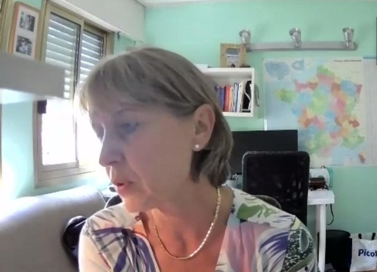 Visioconférence avec Dr Dieu Osika qui nous alerte sur la #surexpositionecrans des enfants: 4h/jour pour les 3-6ans, 7h/jour pour les 13-17ans. L'écran prive l'enfant de l'interaction par le jeu et engendre l'absence de découverte de la nature et du lien avec les histoires.