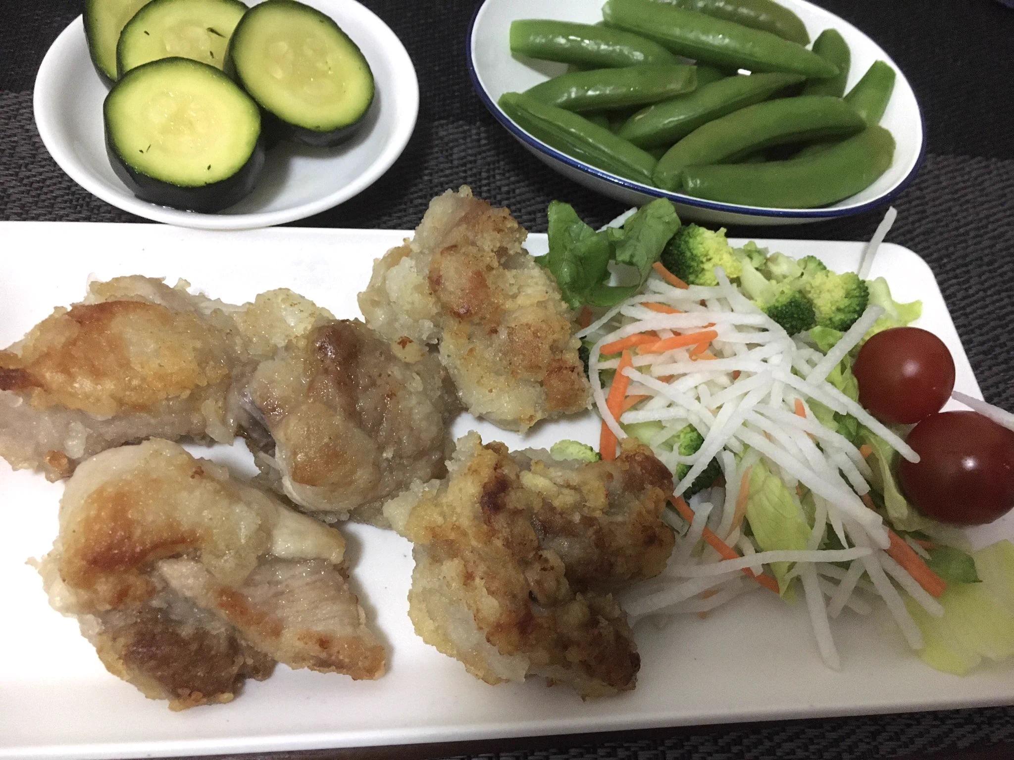 うま塩レモン揚げ、さっそく作ってみました。
鶏肉を味付けしてる時点から、メチャクチャいい香り…
揚げてないのにカリッとしてて、すごくおいしかったです！😋  