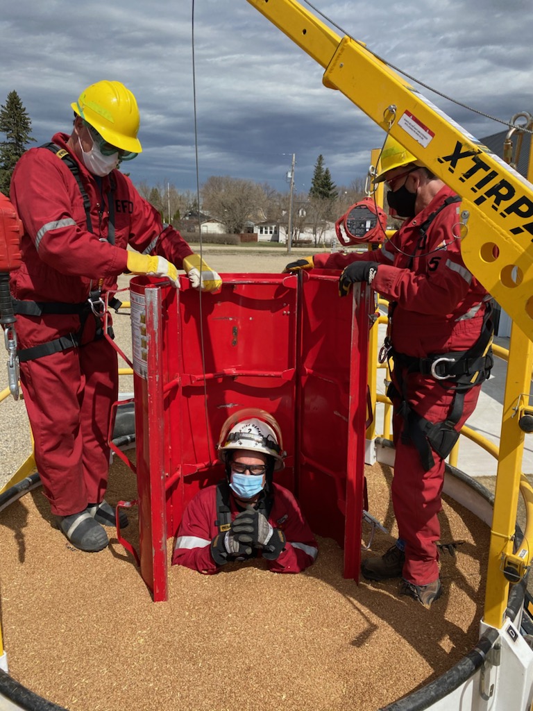 Manitoba Canola Growers are proud to sponsor <a href="/planfarmsafety/">CASA/ACSA</a>'s BeGrainSafe rescue training program enabling rural fire departments the ability to access this life saving training. BeGrainSafe is in Manitoba! #MBAg
May 14/15, Carberry
May 21, Gilbert Plains
May 28/29, Ste. Anne
